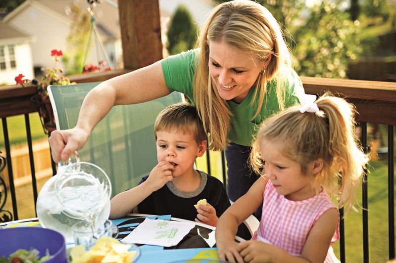 mom pouring kids water